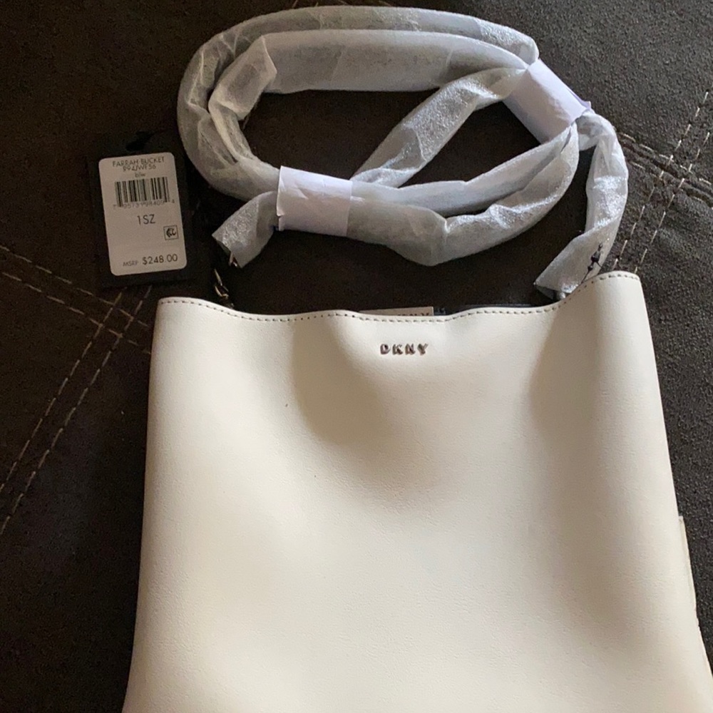 Farrah-bucket R94jwf56 black and white
